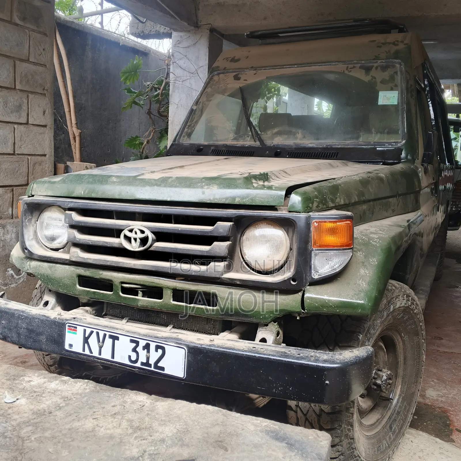 Toyota Land Cruiser 75 Troop C 1987 Green