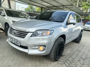 Toyota Vanguard 2011 Silver