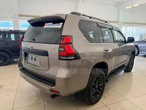 Toyota Land Cruiser Prado 2022 Gold