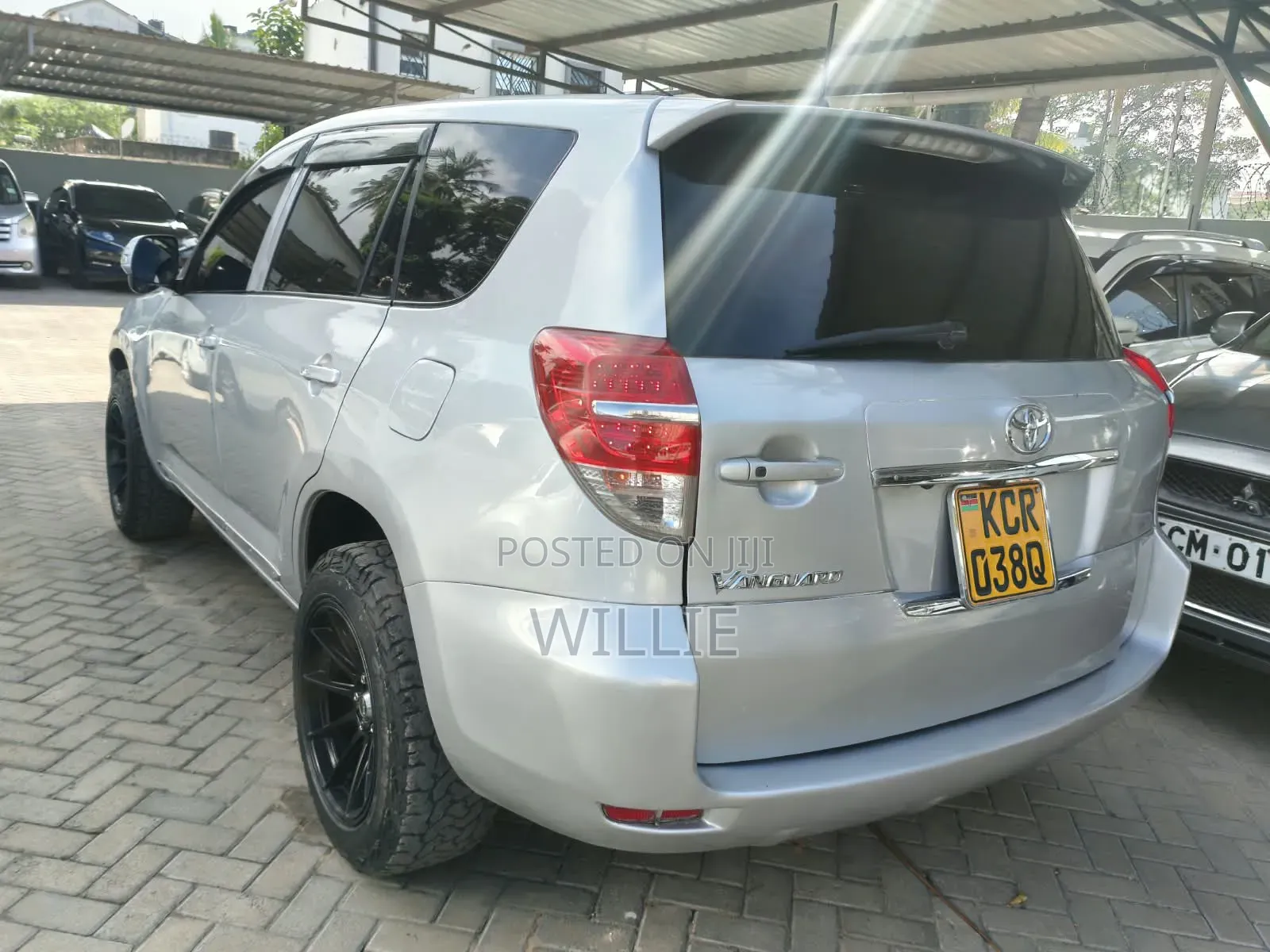 Toyota Vanguard 2011 Silver