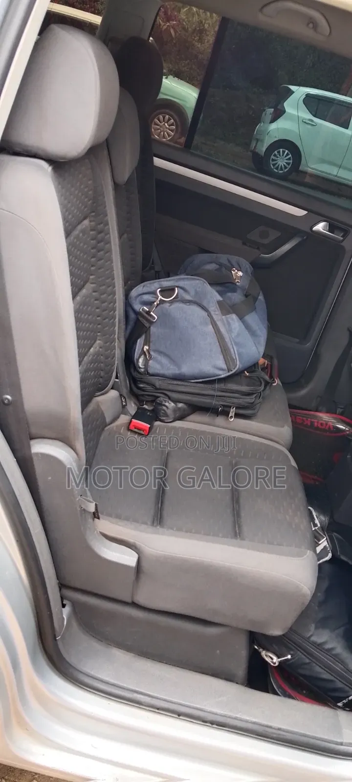 Volkswagen Touran 2010 Silver