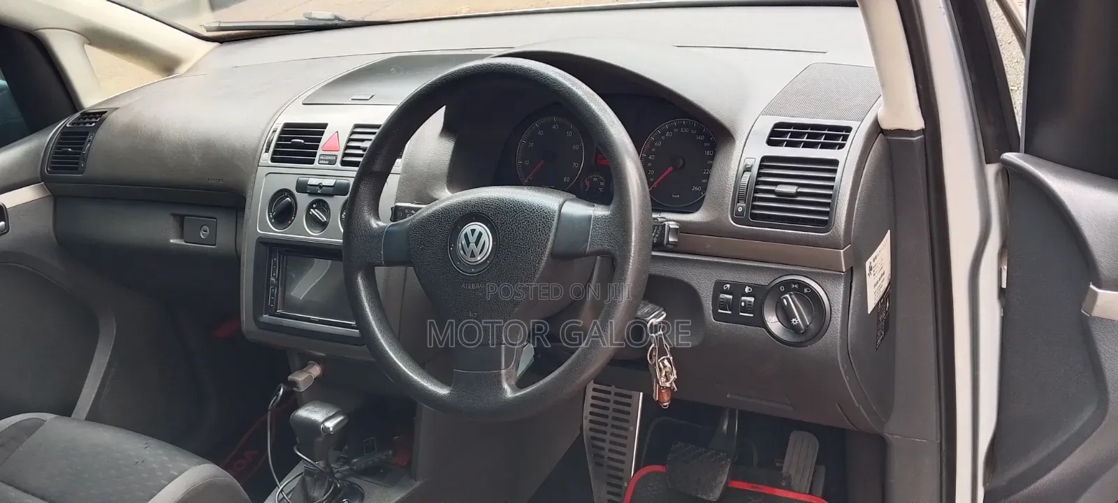 Volkswagen Touran 2010 Silver