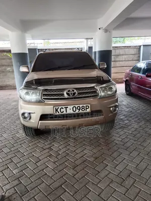 Toyota Fortuner 2.7 RWD 2012 Beige