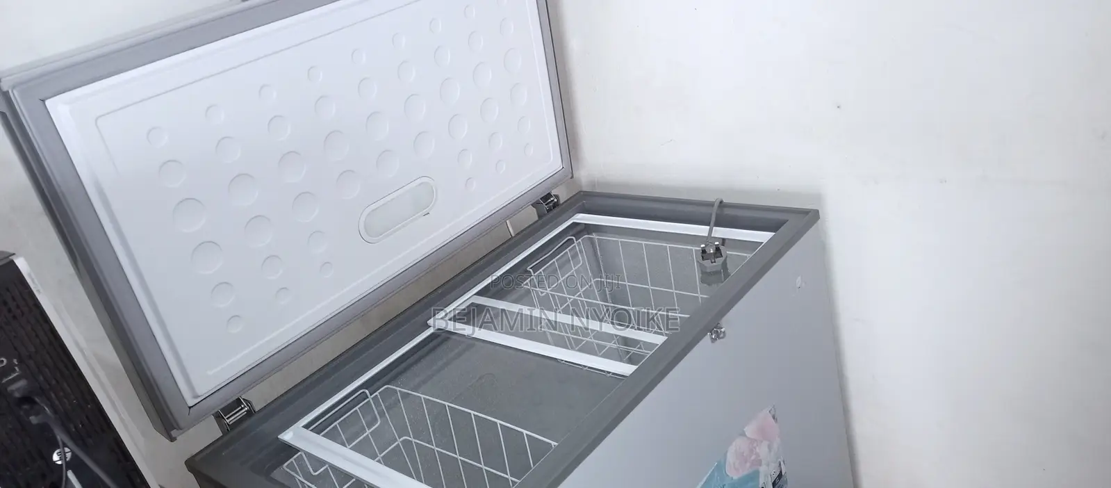 Von Hotpoint Chest Freezer Hcfm250ws