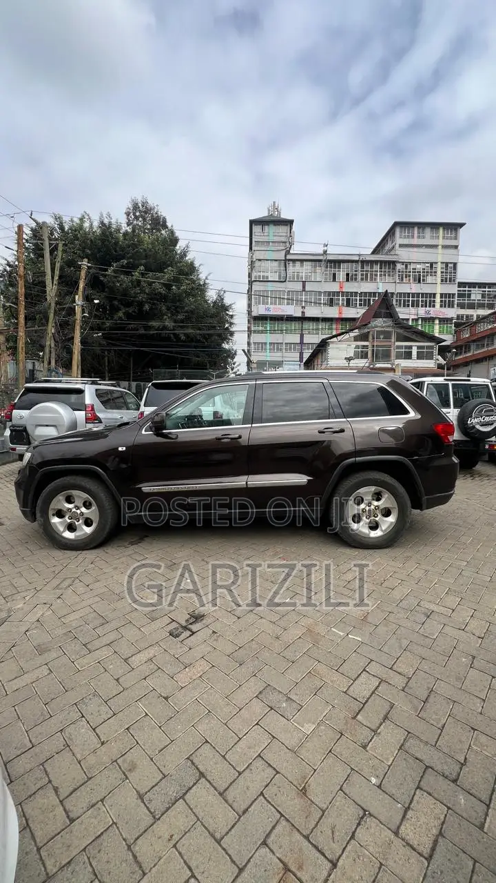 Jeep Grand Cherokee Laredo 4X4 2013 Brown