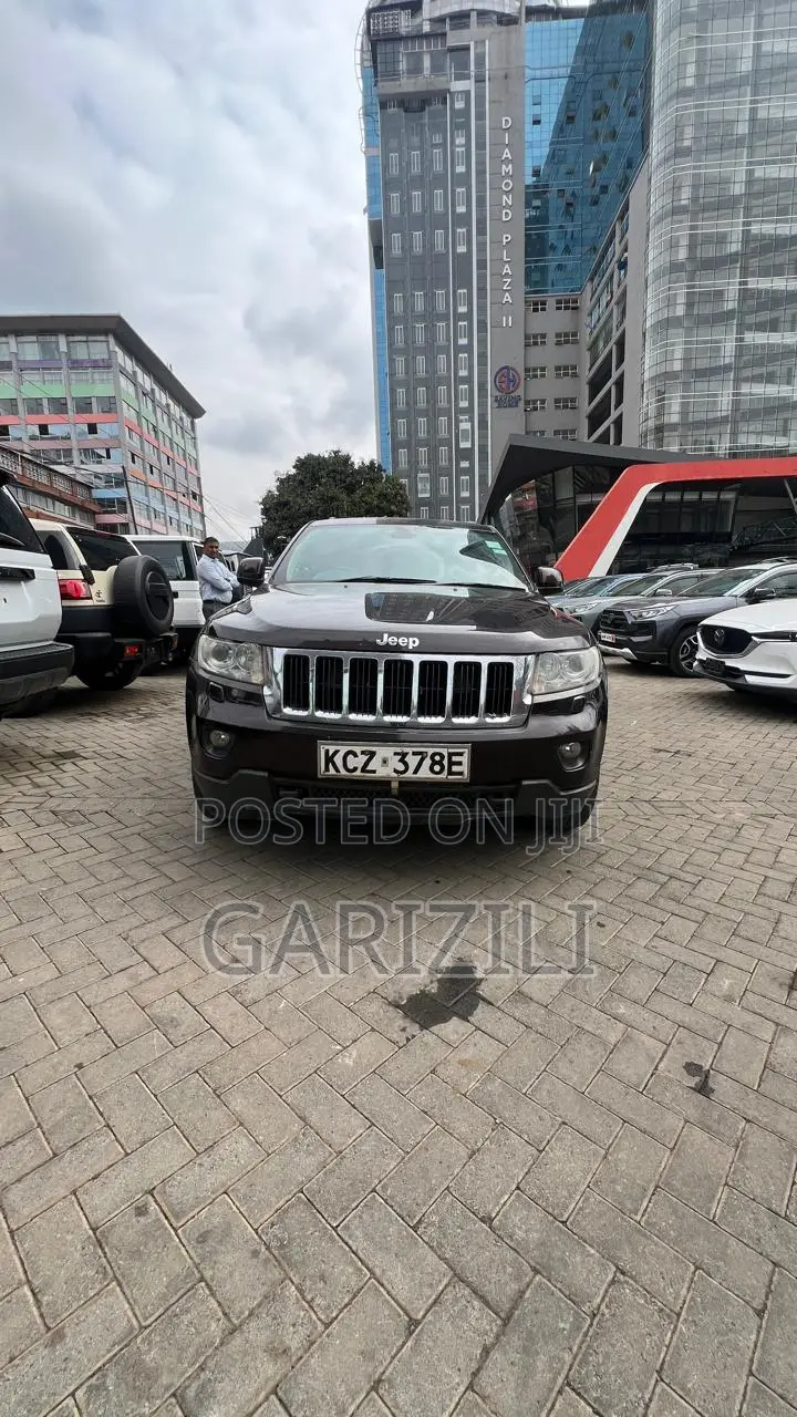 Jeep Grand Cherokee Laredo 4X4 2013 Brown