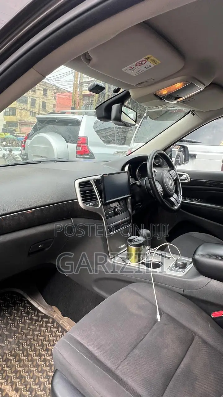Jeep Grand Cherokee Laredo 4X4 2013 Brown