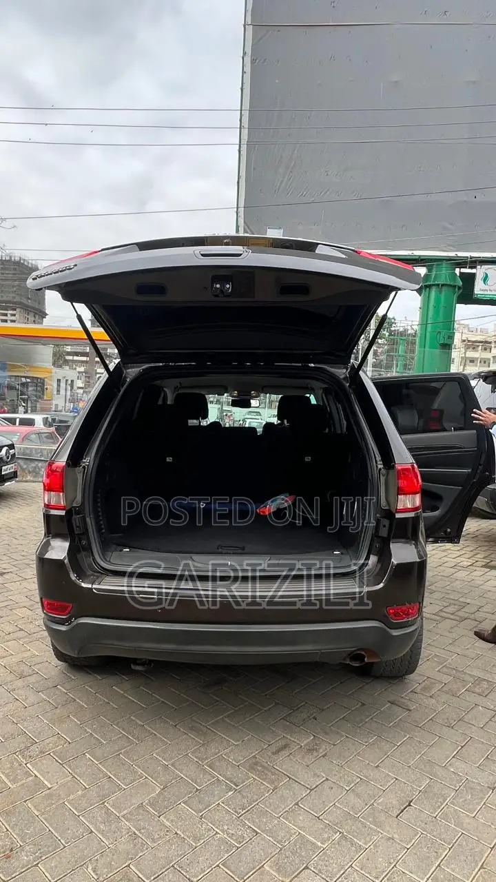 Jeep Grand Cherokee Laredo 4X4 2013 Brown