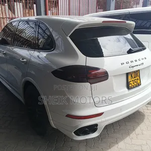 Porsche Cayenne 2017 White