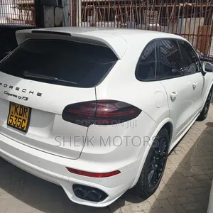 Porsche Cayenne 2017 White