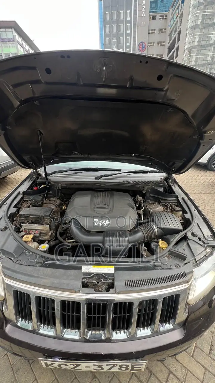 Jeep Grand Cherokee Laredo 4X4 2013 Brown