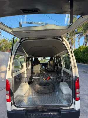 Toyota HiAce 2015 White