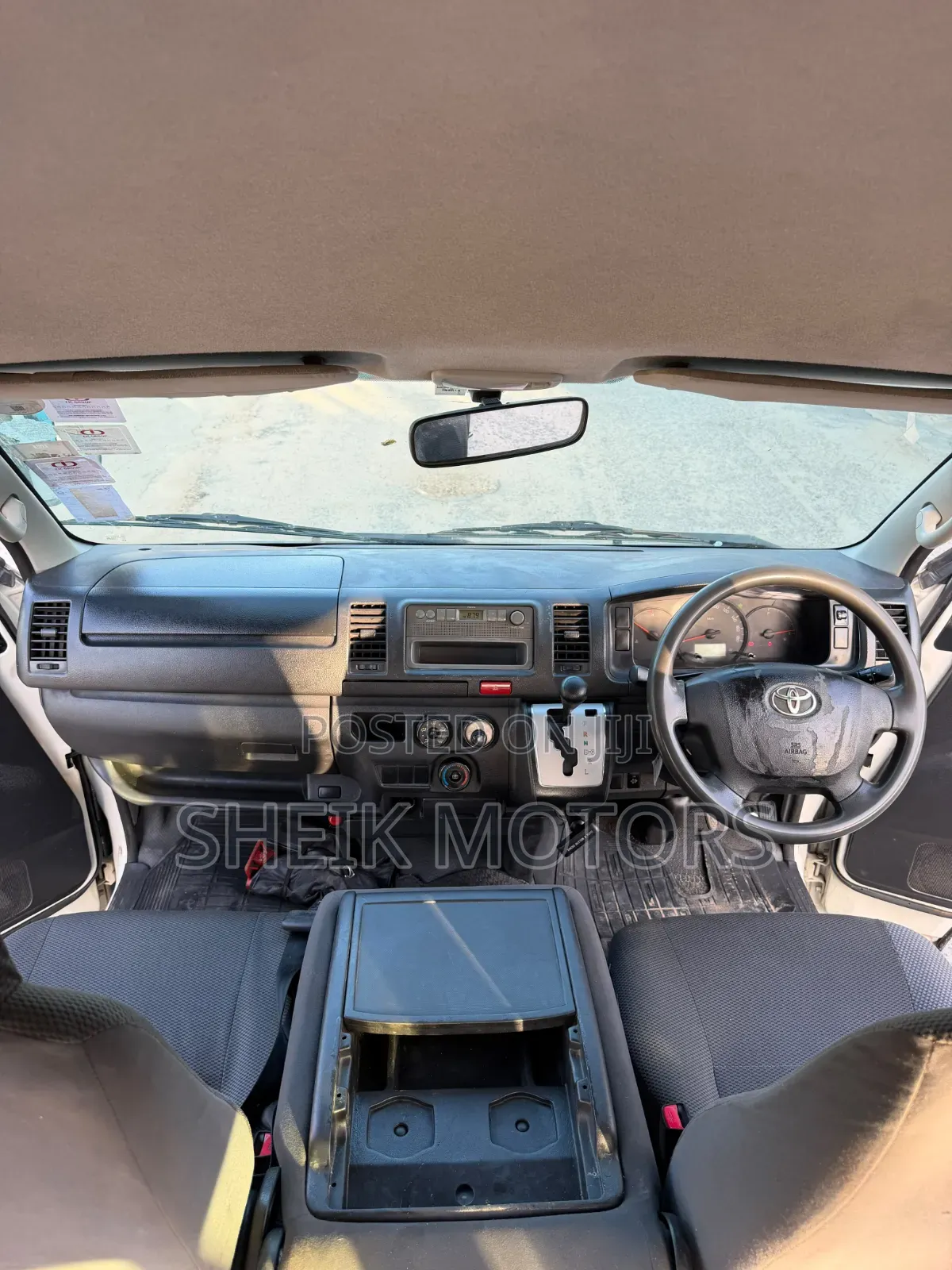 Toyota HiAce 2015 White