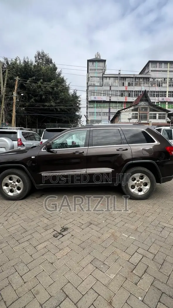 Jeep Grand Cherokee Laredo 4X4 2013 Brown