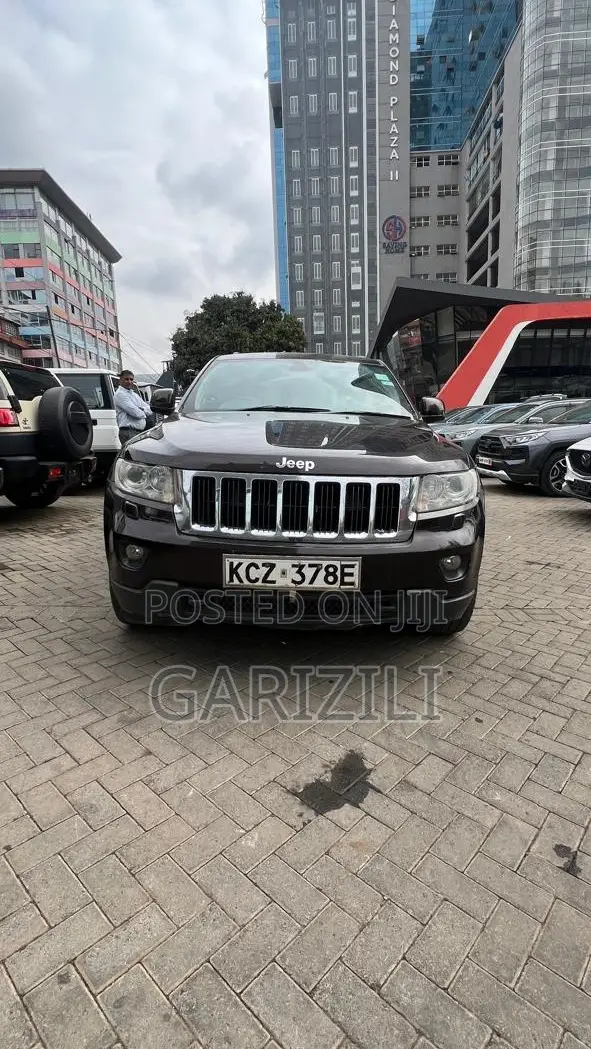 Jeep Grand Cherokee Laredo 4X4 2013 Brown