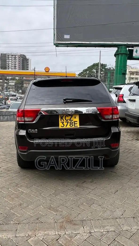 Jeep Grand Cherokee Laredo 4X4 2013 Brown