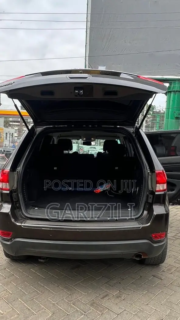 Jeep Grand Cherokee Laredo 4X4 2013 Brown