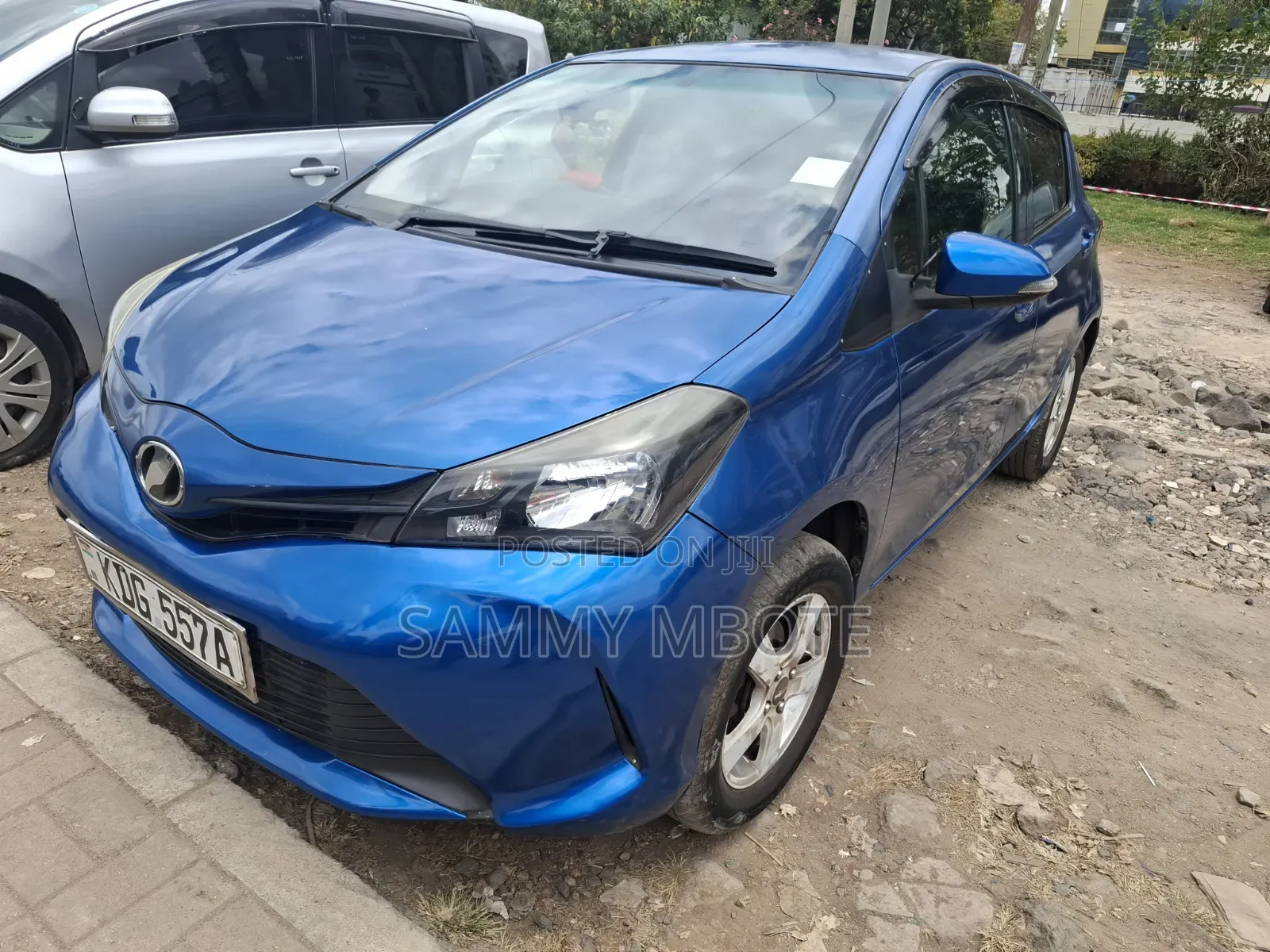 Toyota Vitz 1.3 FWD 5dr 2014 Blue
