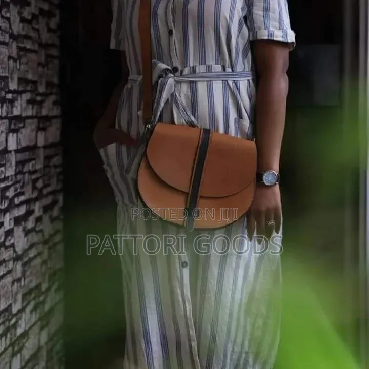 Leather Shoulder Bag - Round Base