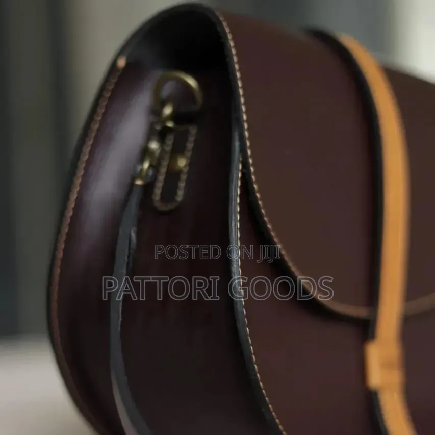 Leather Shoulder Bag - Round Base