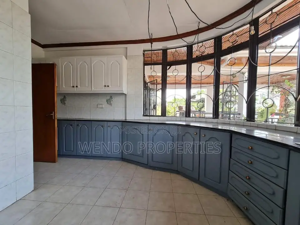 3bdrm Penthouse in Raphta Road Area for rent