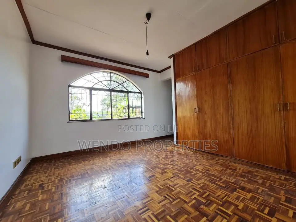 3bdrm Penthouse in Raphta Road Area for rent