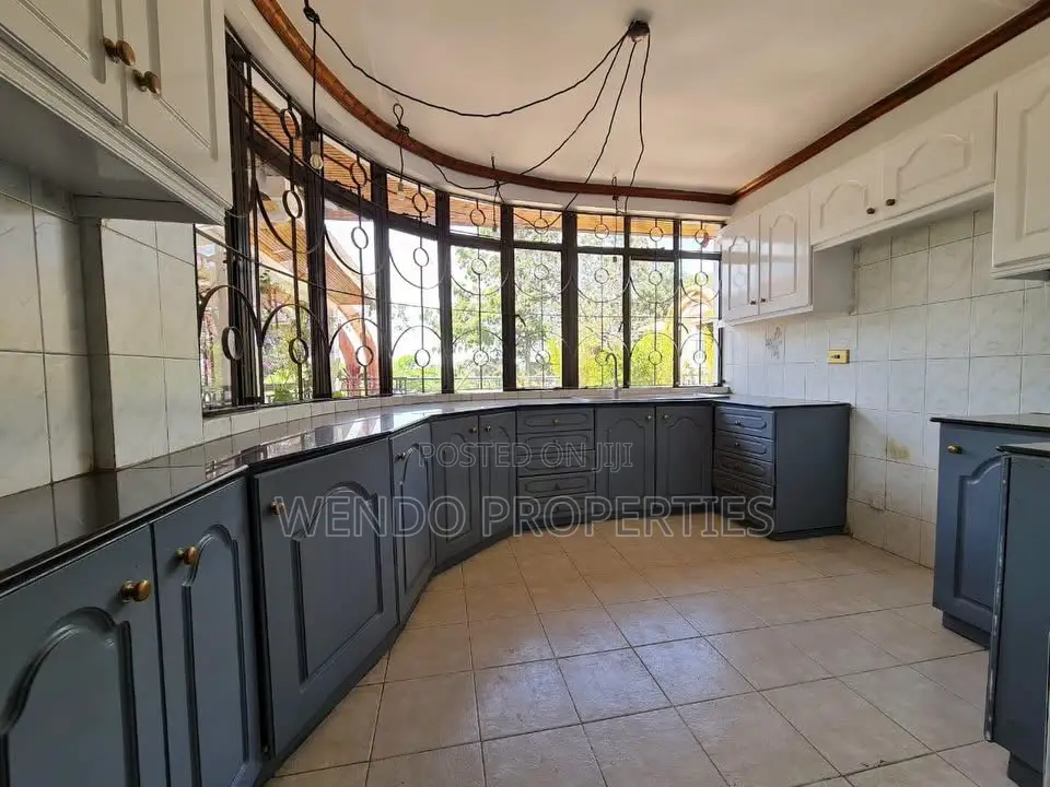 3bdrm Penthouse in Raphta Road Area for rent