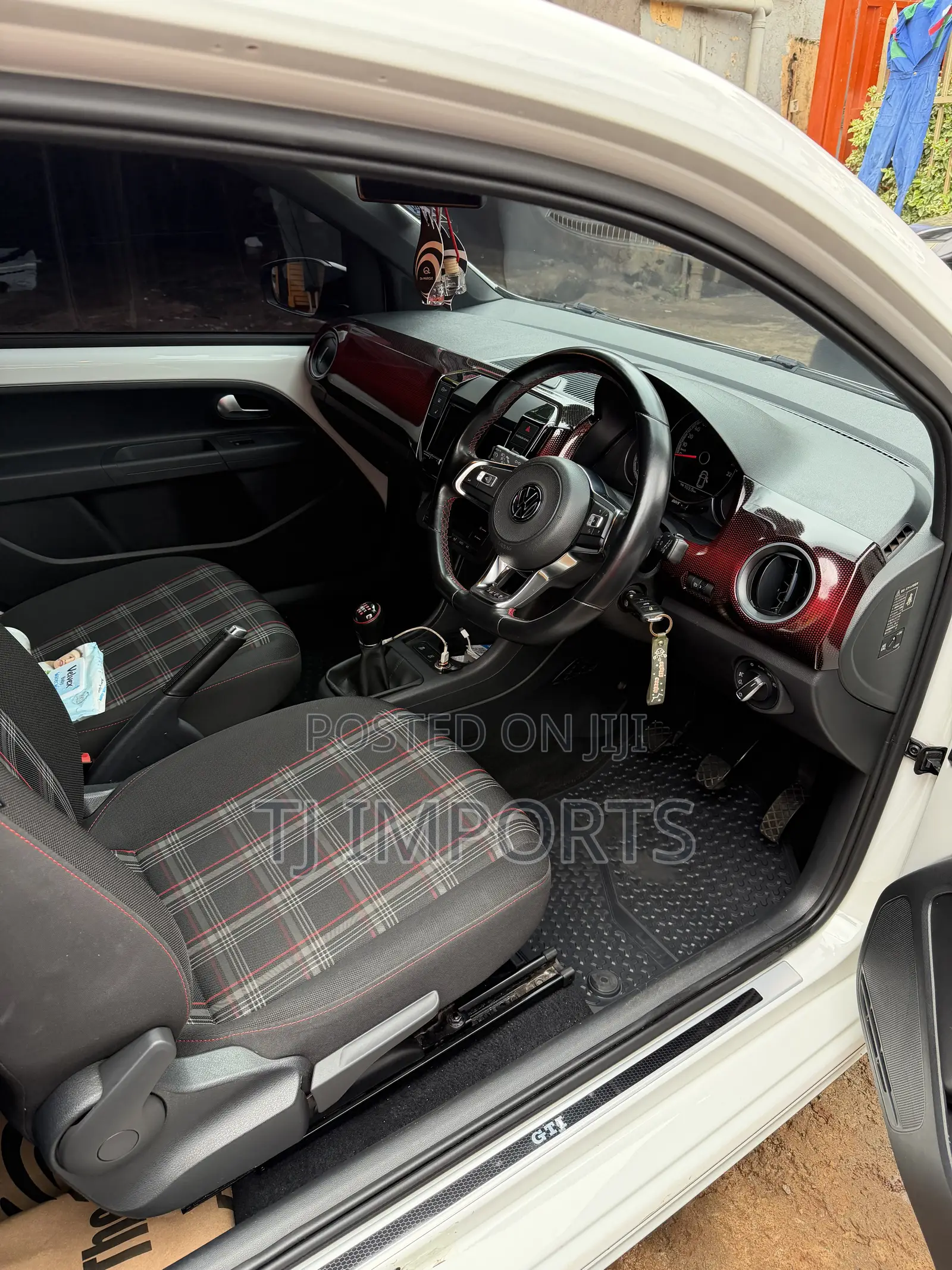 Volkswagen Up 2018 White
