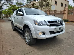 Toyota Hilux 2011 White