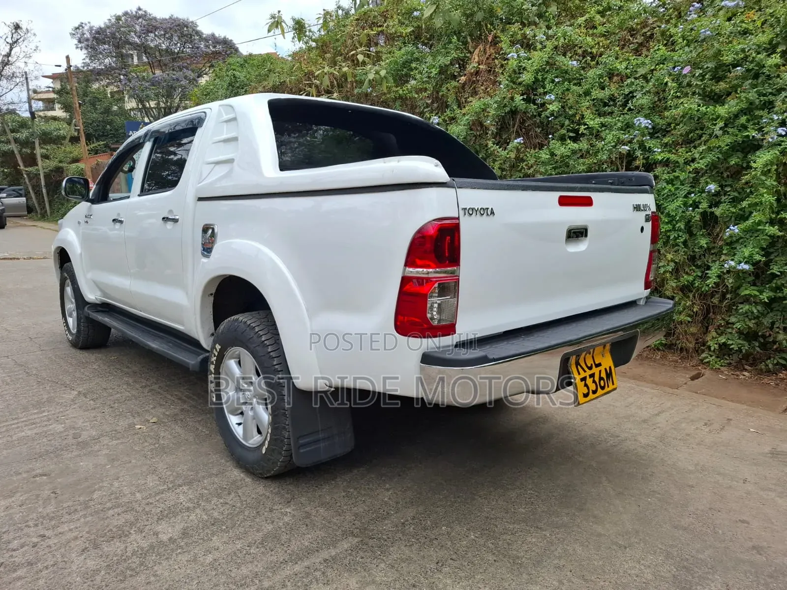 Toyota Hilux 2011 White