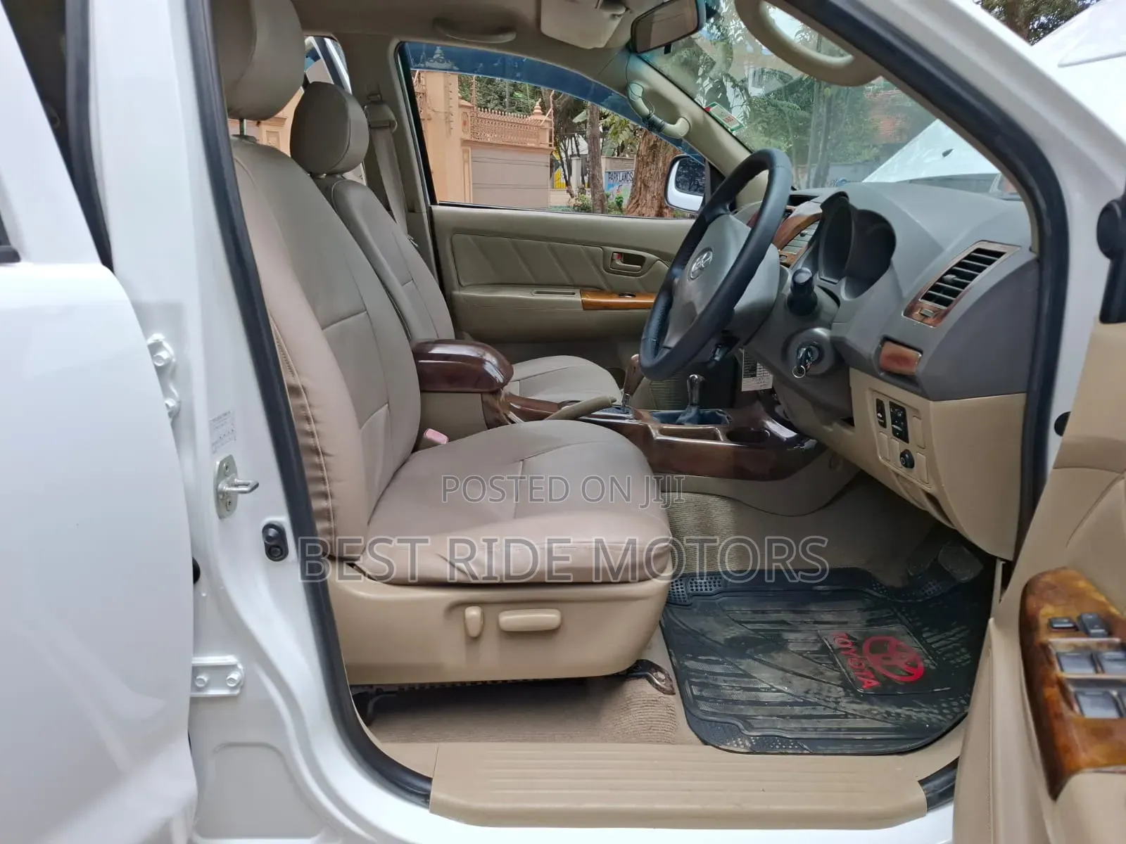 Toyota Hilux 2011 White