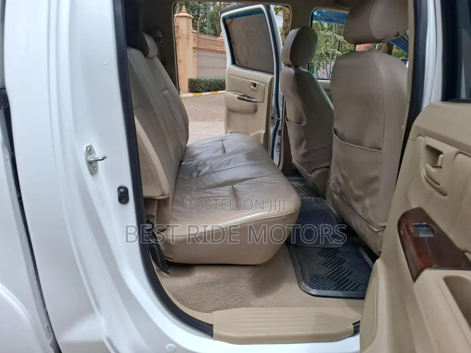 Toyota Hilux 2011 White