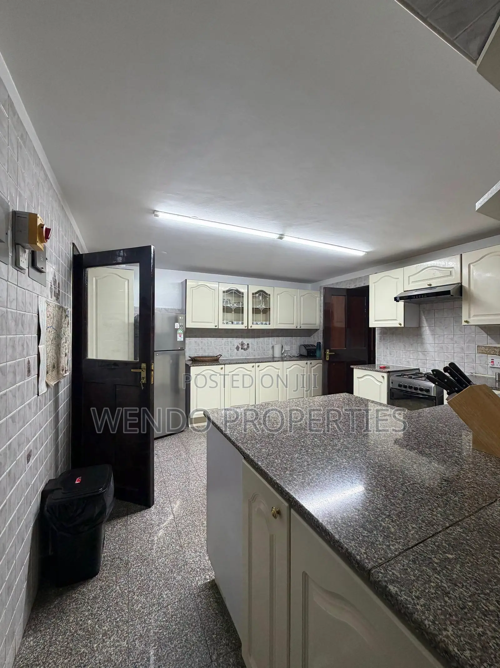 3bdrm Apartment in Raphta Road Area for rent
