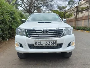 Toyota Hilux 2011 White
