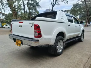 Toyota Hilux 2011 White