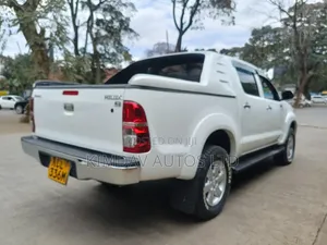 Toyota Hilux 2011 White