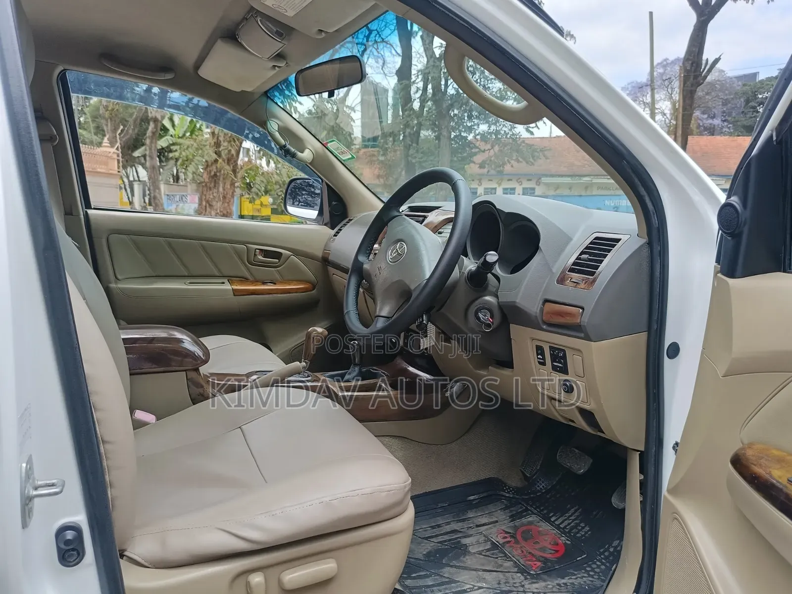 Toyota Hilux 2011 White