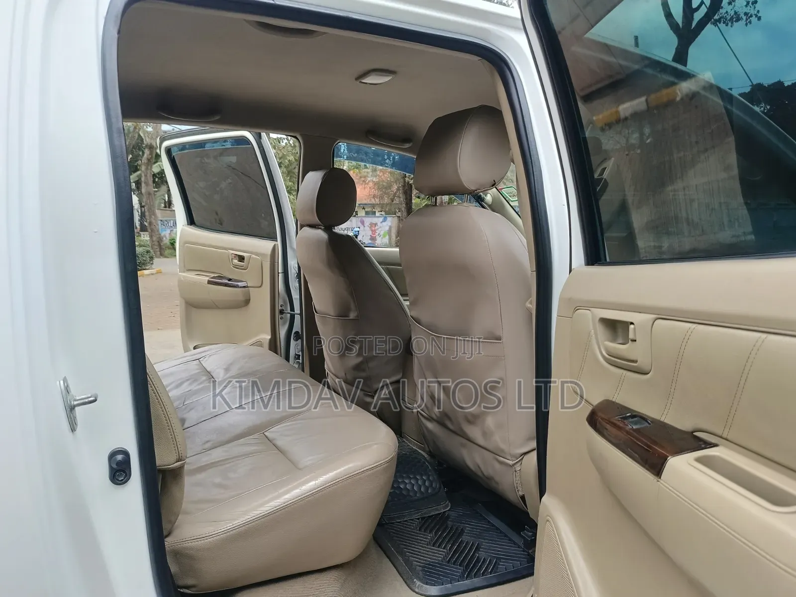 Toyota Hilux 2011 White