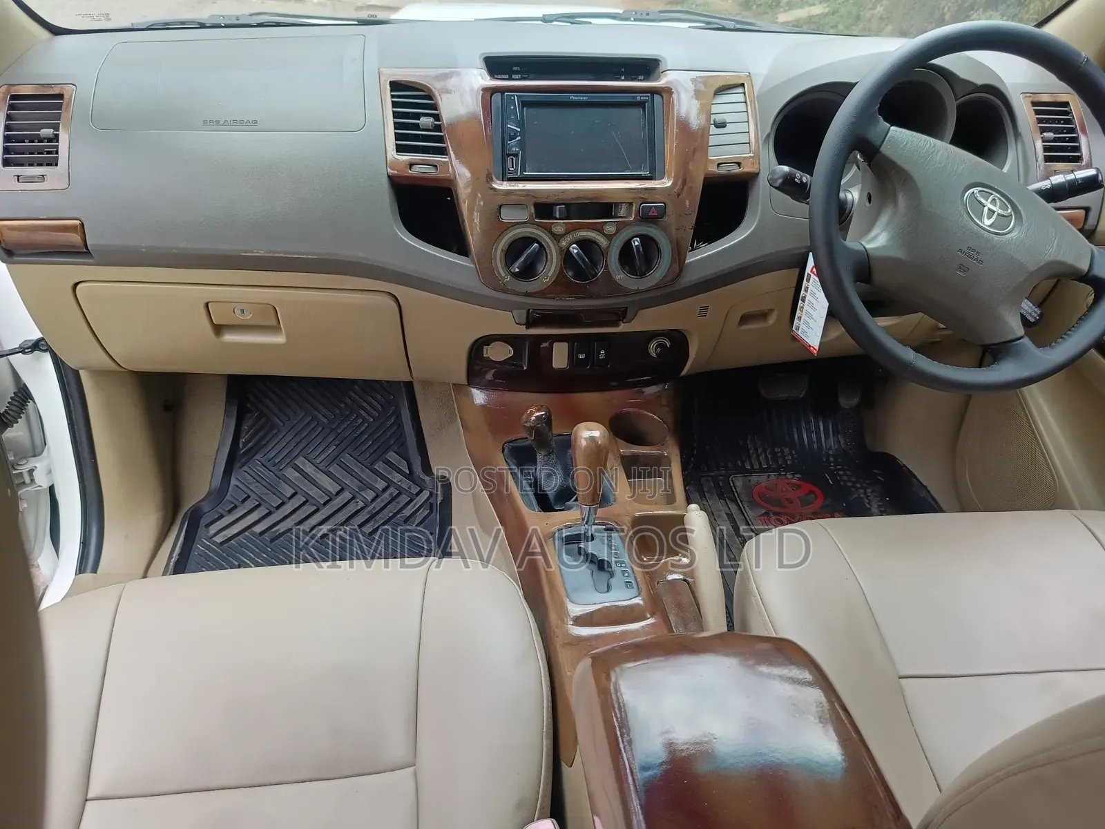 Toyota Hilux 2011 White