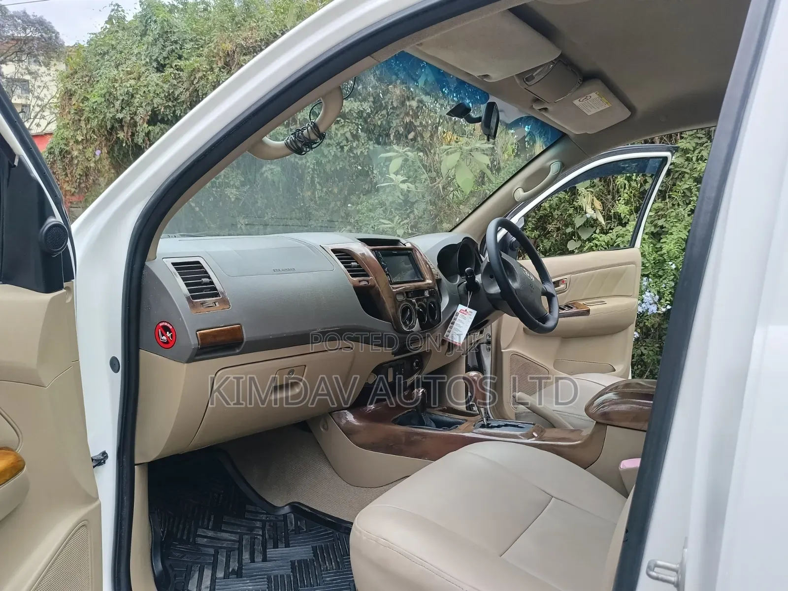 Toyota Hilux 2011 White