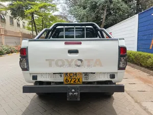 Toyota Hilux 2009 White