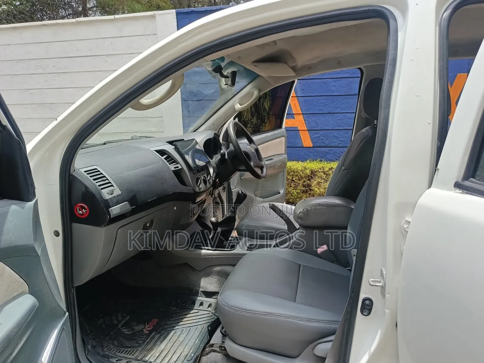 Toyota Hilux 2009 White