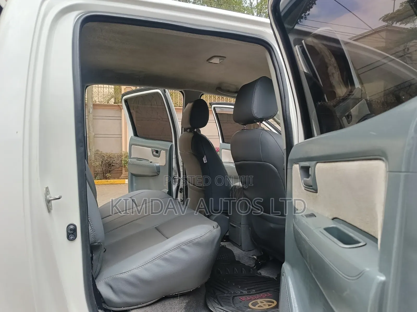 Toyota Hilux 2009 White