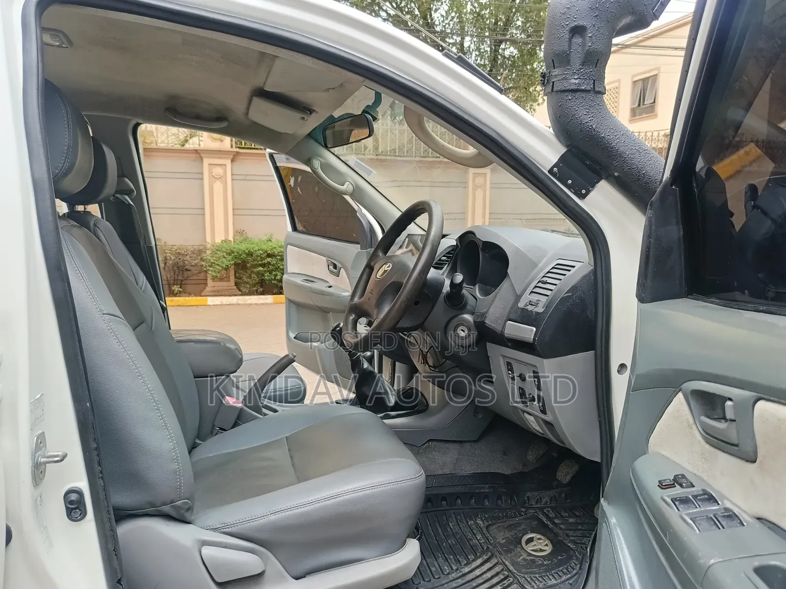 Toyota Hilux 2009 White
