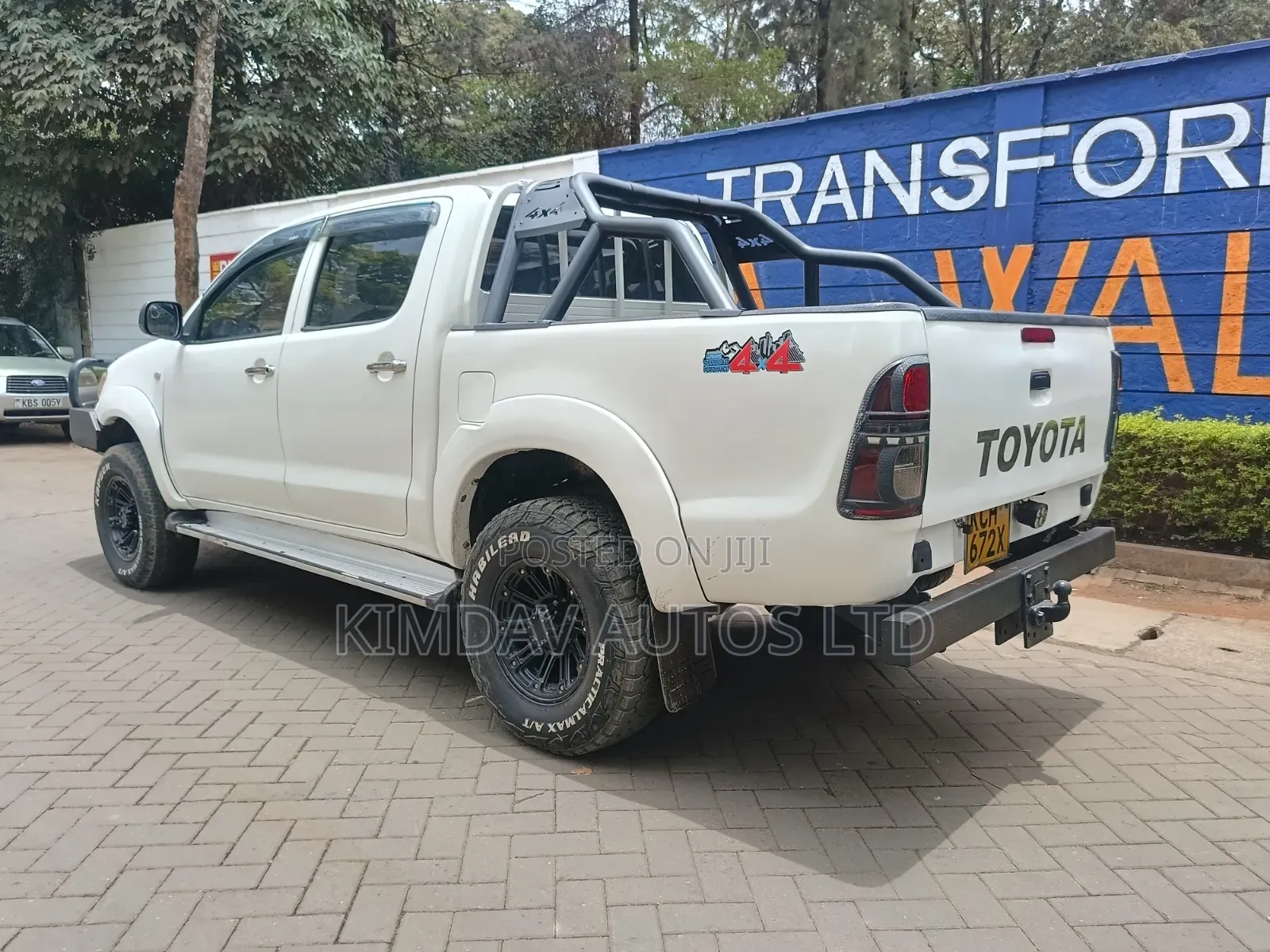 Toyota Hilux 2009 White