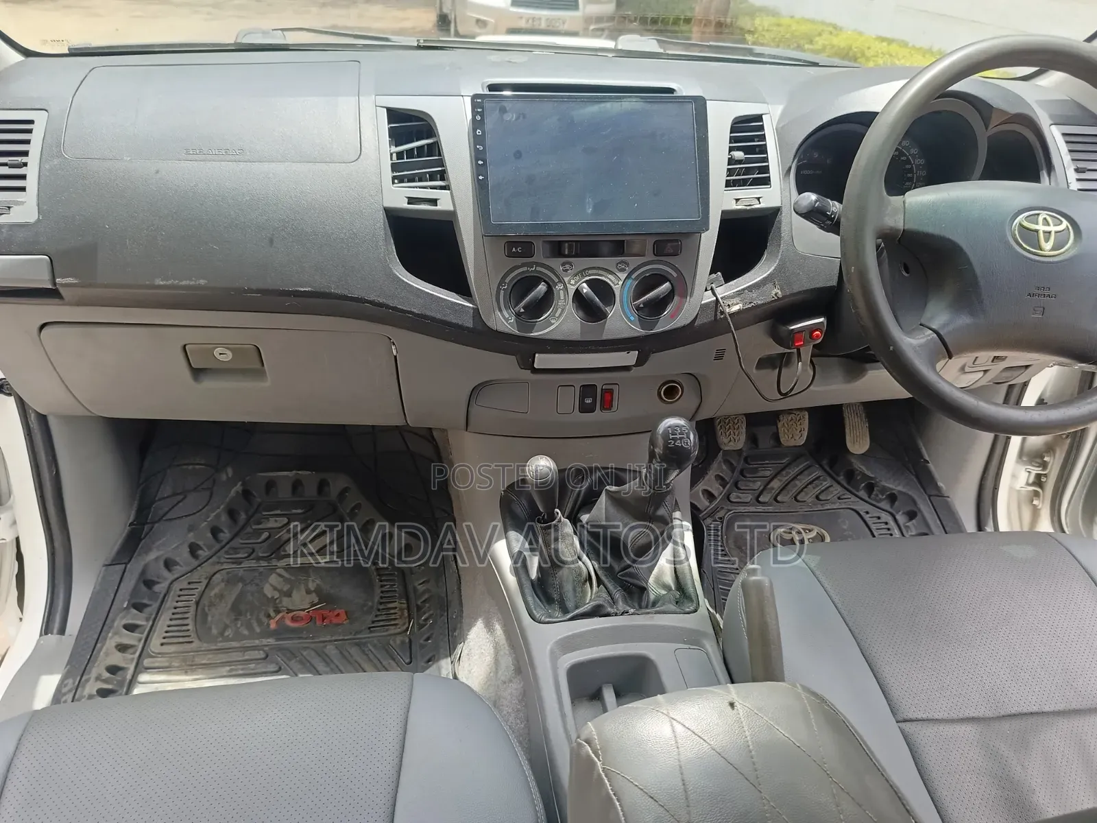 Toyota Hilux 2009 White