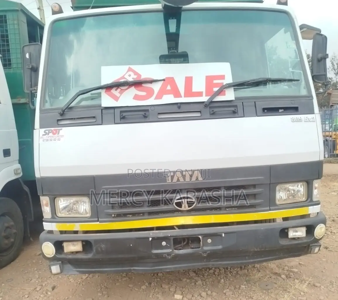 Tata LPT 809 Ex2 2021 White