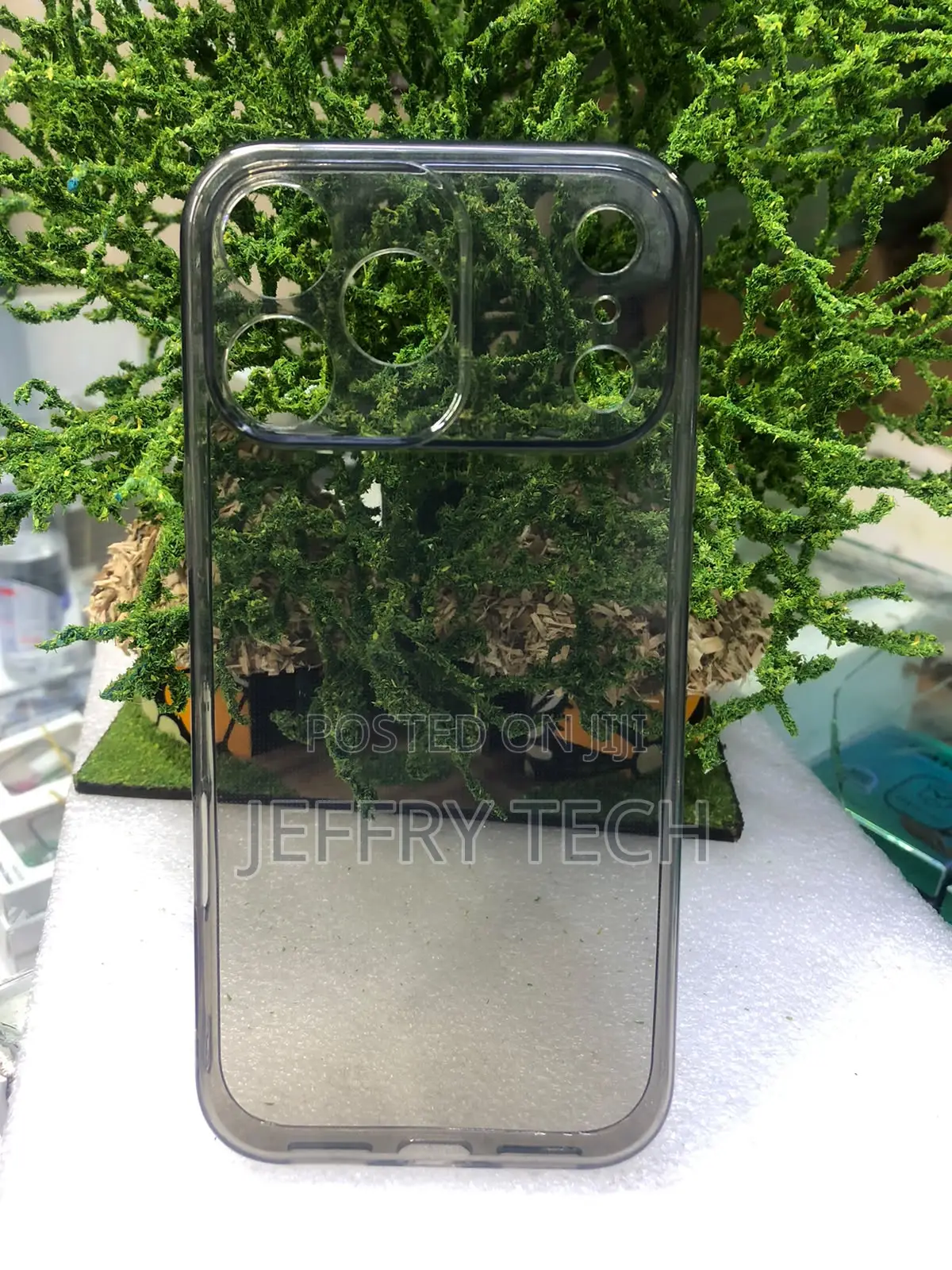 Transparent MagSafe Case for the iPhone 16 Pro Max a Gradient Brown