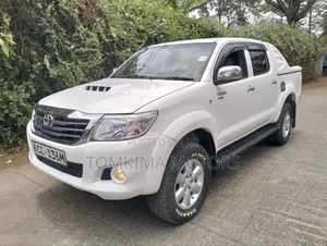Toyota Hilux 2011 White