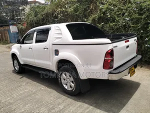 Toyota Hilux 2011 White